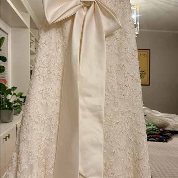 David’s Bridal Wedding Dress/ Gown Ivory lace and pearls - Picture 14 of 14